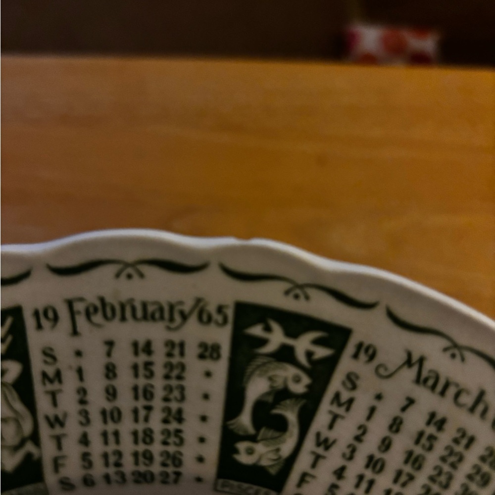 Royal Staffordshire Ceramics Transferware Green and White Calendar Plate - Picture 5 of 5